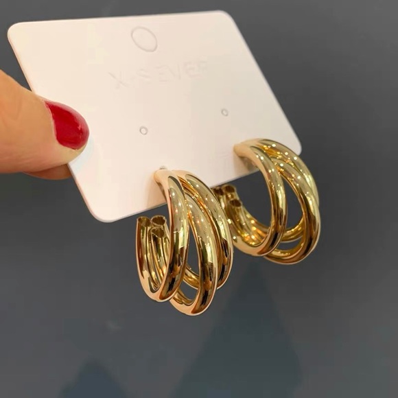 Triple Circular Shining Gold Earrings - Picture 2 of 9